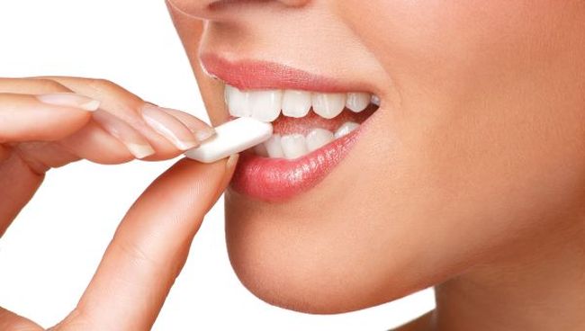 Для эмали зубов важен и правильный рацион, и систематический уход за зубами Укрепляем зубную эмаль в домашних условиях