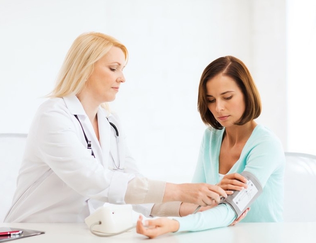 Как понять, что у женщины высокое давление?