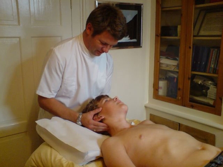 что лечит остеопат