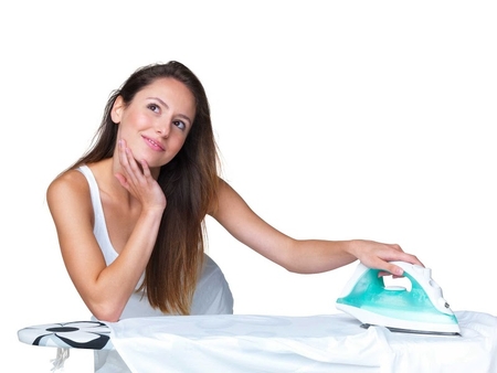 как правильно гладить и гладить ли белье