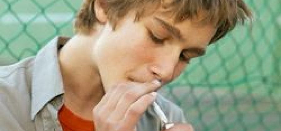 Сын курит: что делать?