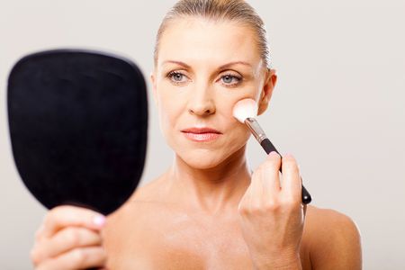 что выдает возраст женщины