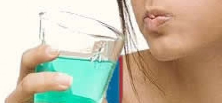 Опухла десна около зуба: что делать в домашних условиях?