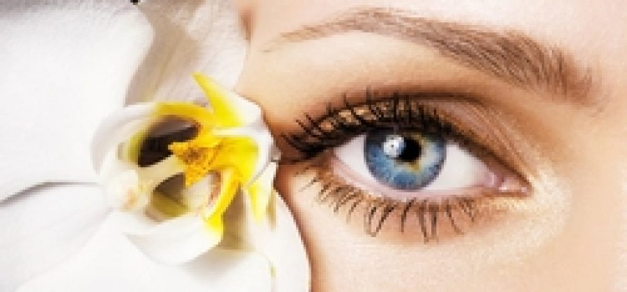 Уход вокруг глаз после 30: без чего не обойтись?