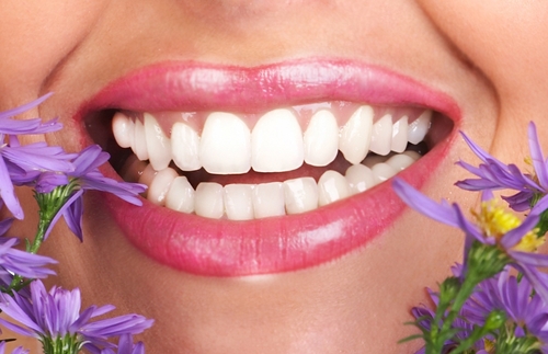 почему кровоточат десны и как их лечить 