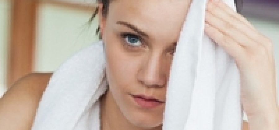 Почему может сильно потеть лицо у женщины?