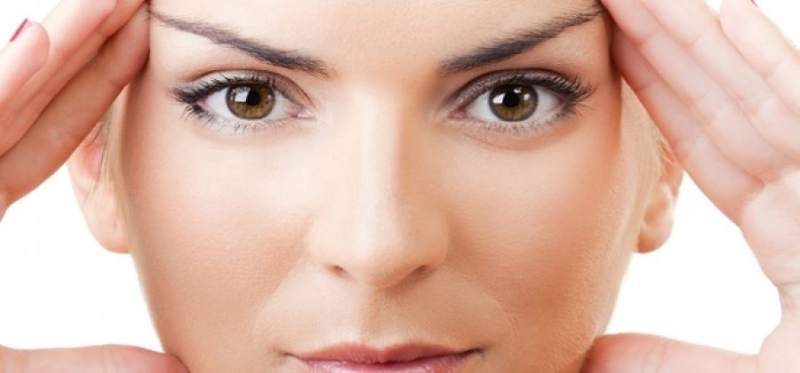 Подтягиваем веки без операции: методы домашние и салонные