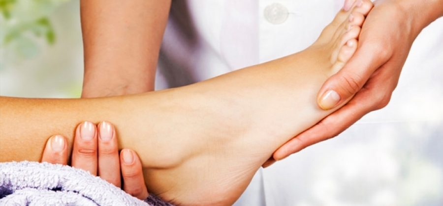 Почему отекают ноги в щиколотках у женщин?