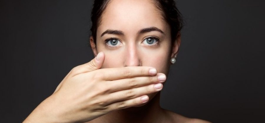 Как избавиться от налета на зубах при курении?