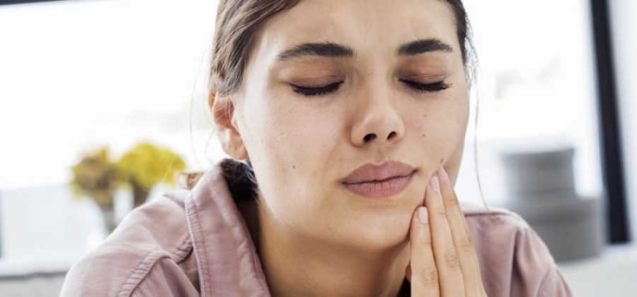 Как можно выдернуть коренной зуб дома самому?