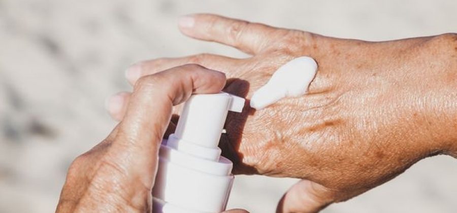 Как ухаживать за руками после 60 лет, чтобы их омолодить?