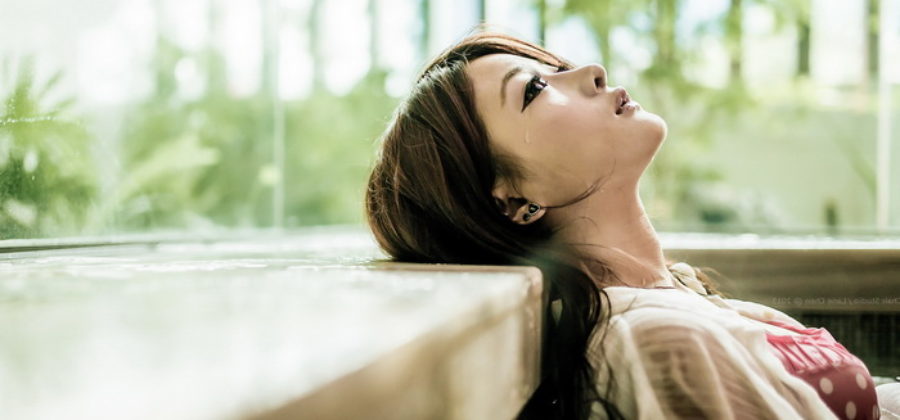 Слёзы без причины у женщин после 40 лет – нормально ли это?