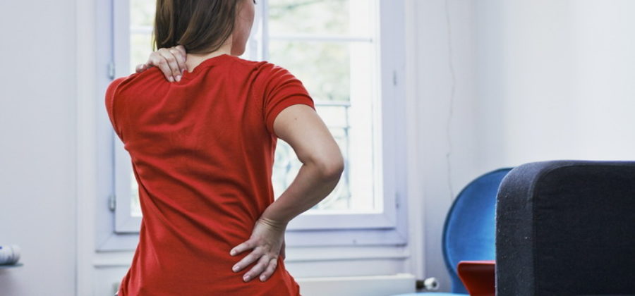 Продуло спину: полное руководство, что делать в домашних условиях