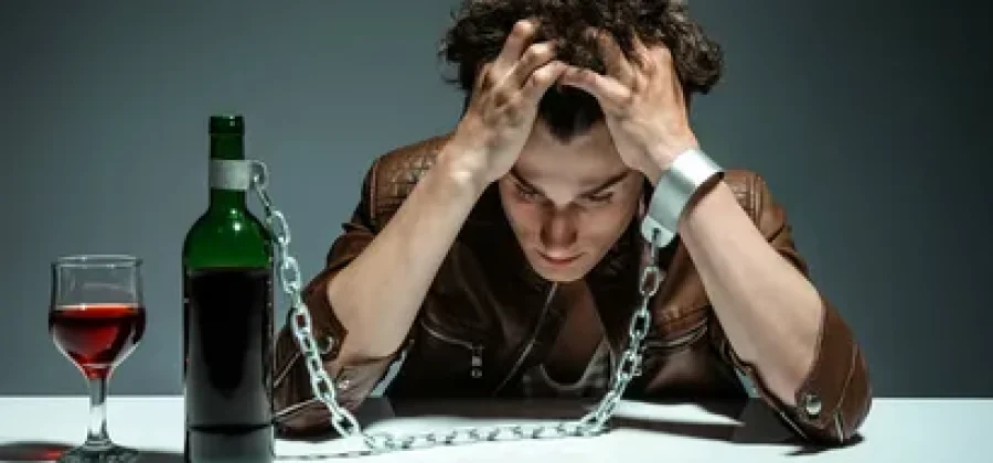 Как безопасно и эффективно вывести человека из запоя