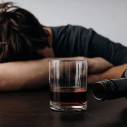 Вывод из запоя дома и в клинике: особенности и преимущества каждого подхода