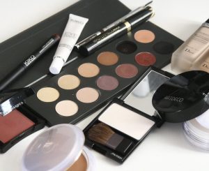 Интернет-магазин косметики Romanovamakeup: как выбрать профессиональные средства для визажистов?