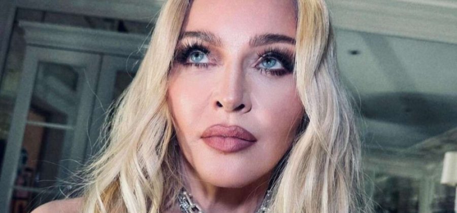 67-летняя Мадонна предстала в прозрачном бюстгальтере