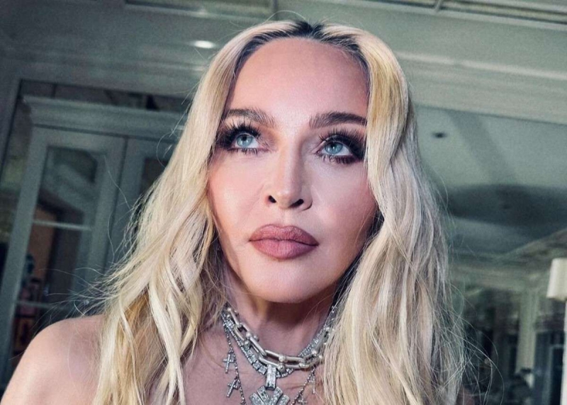 67-летняя Мадонна предстала в прозрачном бюстгальтере