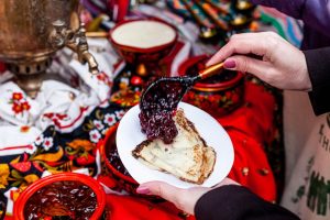 Выездной кейтеринг с русской народной кухней: традиции на современном мероприятии