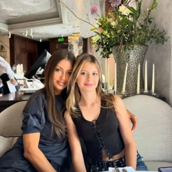 Истерика дочери Виктории Бони попала на видео: «Я не хочу сидеть в экономе — я не рождена для этого!»