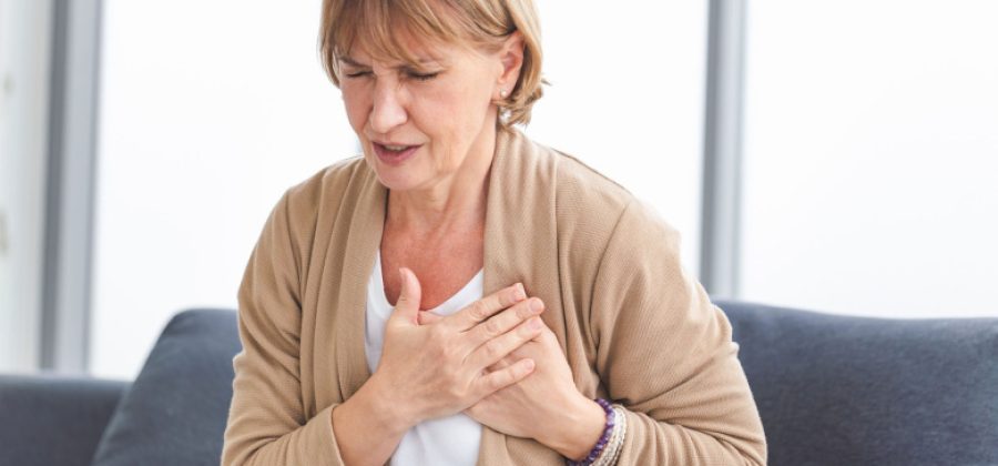 Кардиолог перечислила главные причины боли в грудной клетке