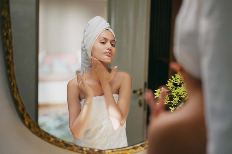 Косметолог объяснила, как правильно наносить макияж в зимний период