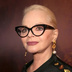 Лариса Долина съехала из квартиры Полины Лурье — видео