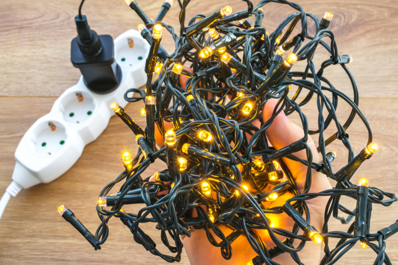 Малышева раскрыла опасность мигающих гирлянд