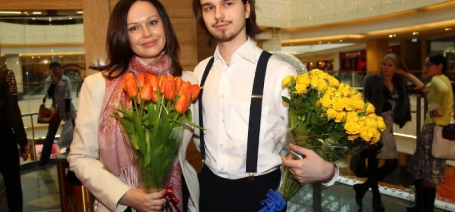 Нашли в ванной. Сын Ливанова и Безруковой уцелел в «Норд-Осте», а умер дома