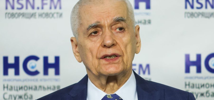 Онищенко призвал россиян не выезжать за рубеж на праздничные выходные