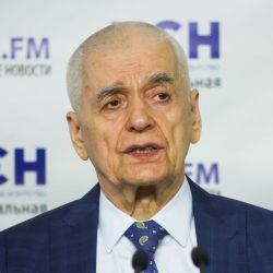 Онищенко раскрыл, кто привезет в Россию новые вирусы и пандемию