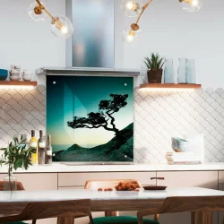 Стеклянный фартук для кухни: стиль, практичность и современные идеи