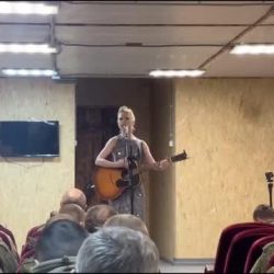 Певица Юта выступила перед освобождавшими Гуляйполе бойцами