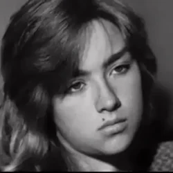 Покорила мир и разбилась о взрослую жизнь. Трагедия поэтессы Ники Турбиной