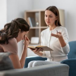 Психиатр предупредил об опасности недобросовестных психологов