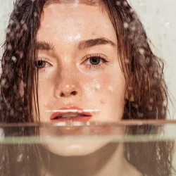 Ретинол в 25, 35 и 45 + лет: какое средство выбрать и как правильно добавить в уход