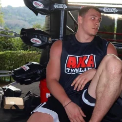 Срочная служба по-звездному: Macan получил личного сопровождающего и безлимит на телефон