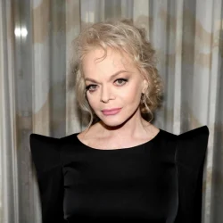 Суд отказал Полине Лурье в иске к Ларисе Долиной