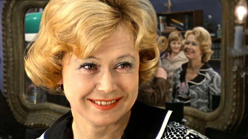 Светлана Немоляева рассказала, как относится к одним и тем же фильмам на Новый год