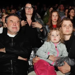 Сыночки и лапочки-дочки. Так сколько детей у режиссёра Алексея Учителя