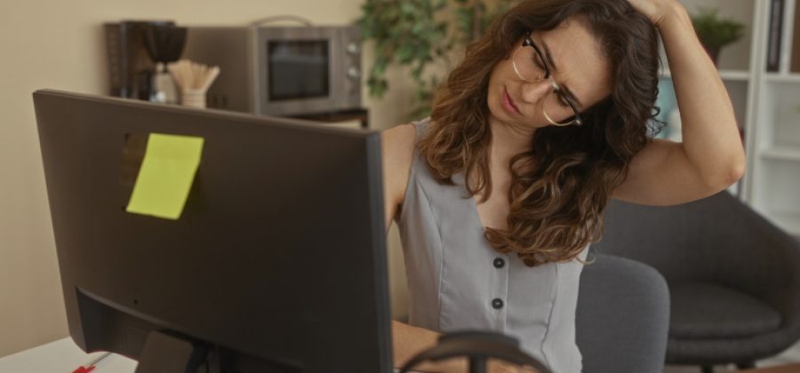 Тренер назвала лучшие упражнения для расслабления спины после работы