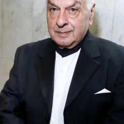 Умер Левон Оганезов