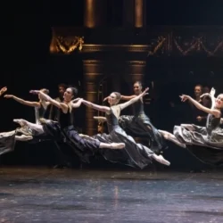 Универсальный язык танца. Театр балета Эйфмана впервые выступит в Индии