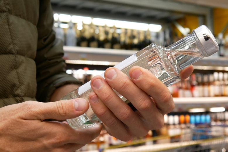 В МЧС рассказали, почему опасно согреваться с помощью алкоголя