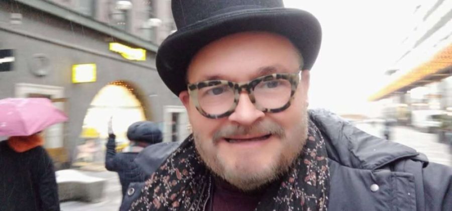 «Живут же люди»: экс-ведущий «Модного приговора» на фоне парижского пейзажа восхитил поклонников