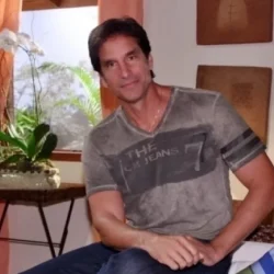 Звезда «Клона» подал в суд на телеканал TV Globo из-за авторских прав