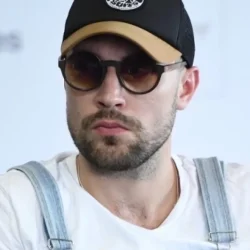 Актер Антон Филипенко назвал символом Нового года фильм «Один дома»