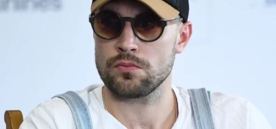 Актер Антон Филипенко назвал символом Нового года фильм «Один дома»