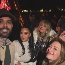 Бикини и шубы: Кейт Хадсон устроила первую вечеринку года со звездами