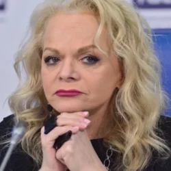 Больше не продается. Лариса Долина рискует остаться без денег